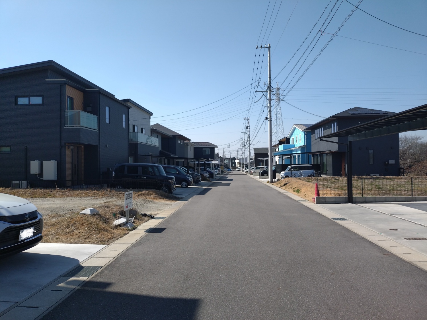 前面道路を東から撮影